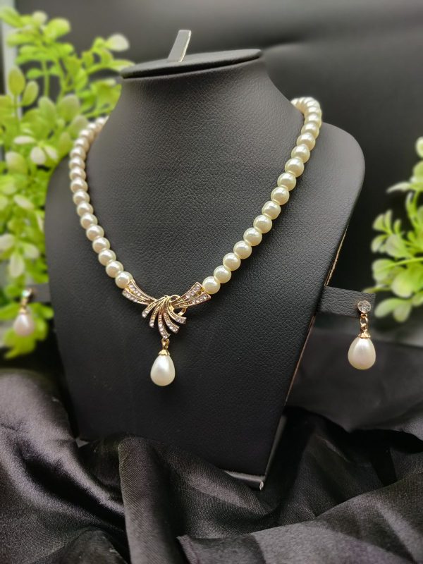 Timeless Pearl Necklace Set with Drop Earrings – Fashion Jewelry for Women