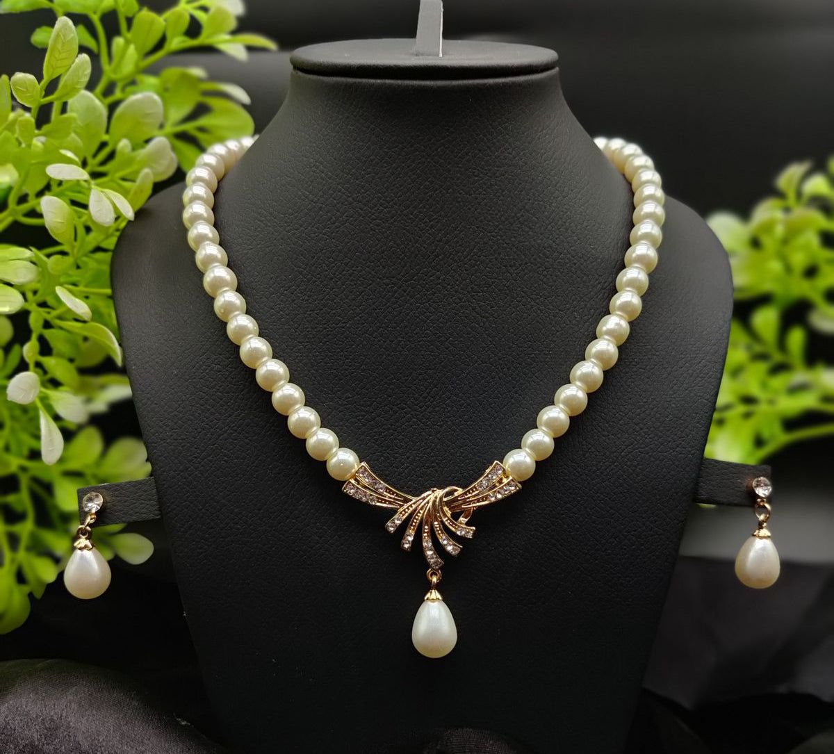Timeless Pearl Necklace Set with Drop Earrings – Fashion Jewelry for Women