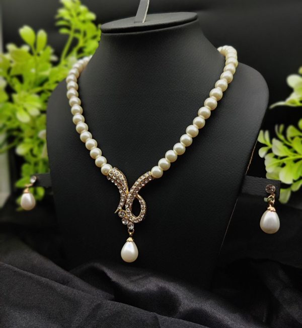 Timeless Pearl Necklace Set with Drop Earrings – Fashion Jewelry for Women