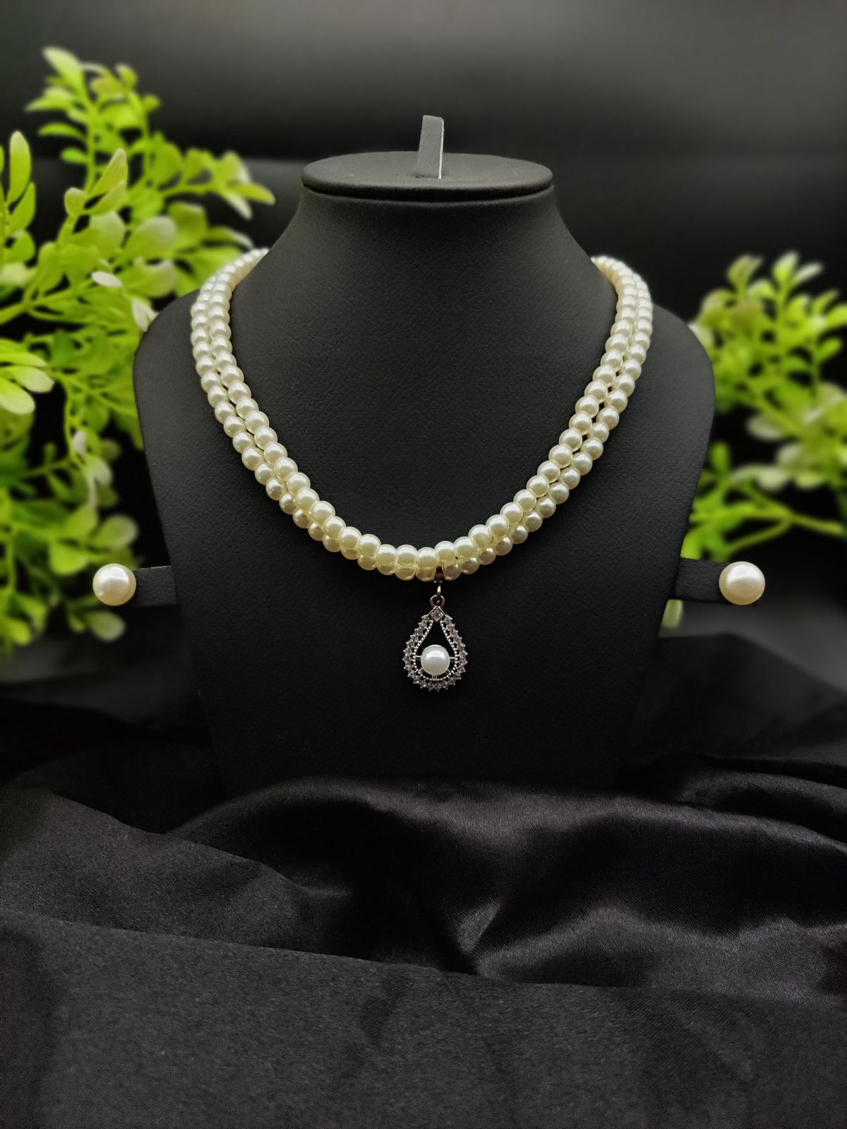 Timeless Pearl Necklace Set with Drop Earrings – Fashion Jewelry for Women