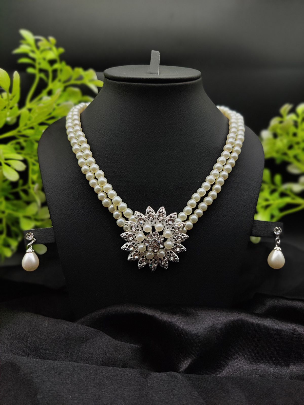 Timeless Pearl Necklace Set with Drop Earrings – Fashion Jewelry for Women