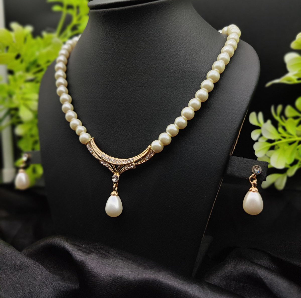 Timeless Pearl Necklace Set with Drop Earrings – Fashion Jewelry for Women