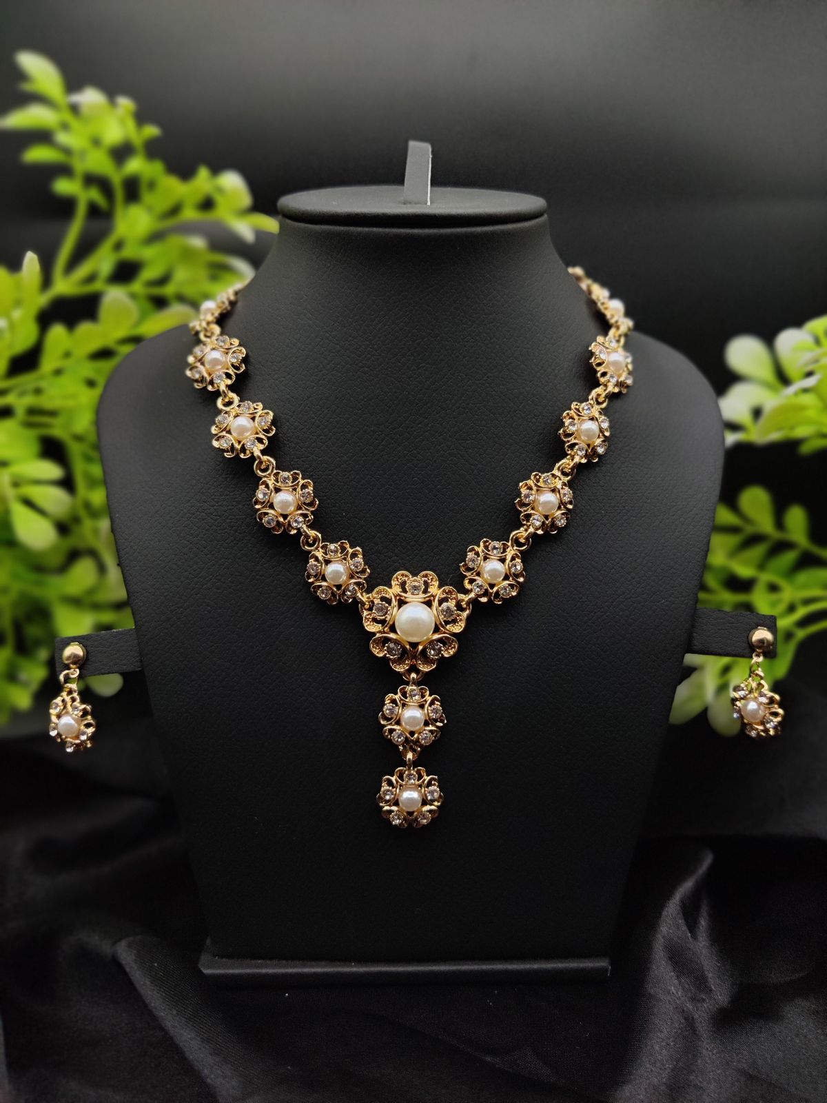 Timeless Pearl Necklace Set with Drop Earrings – Fashion Jewelry for Women