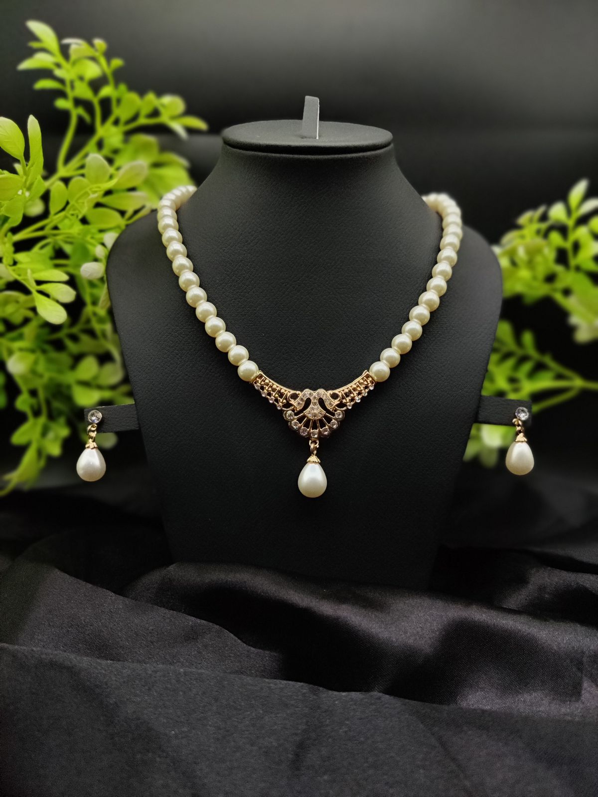 Timeless Pearl Necklace Set with Drop Earrings – Fashion Jewelry for Women